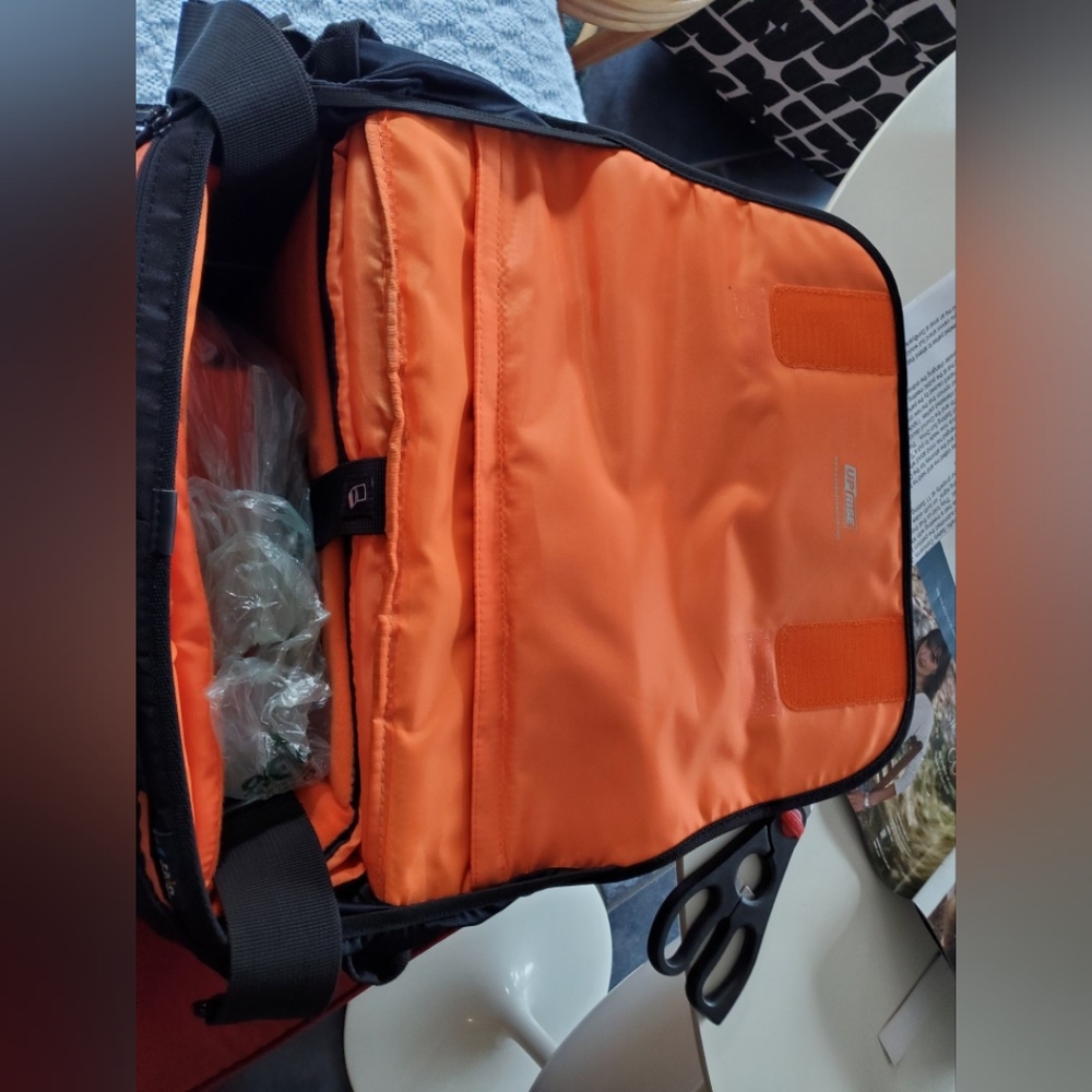 Vanguard ~ VEO RANGE 38 NV MESSENGER CAMERA BAG - - Picture 3 of 8